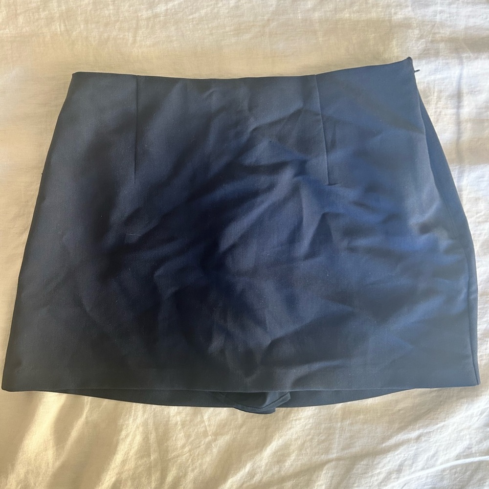 Abercrombie NWT Never Worn - navy blue skort.